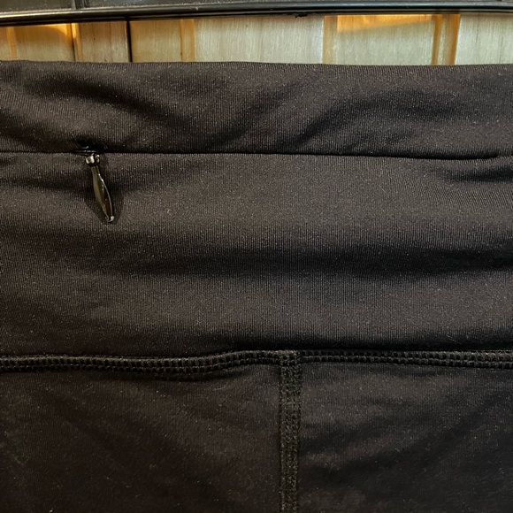 2/$15 Women’s GapFit gfast small black capri leggings - Picture 9 of 11